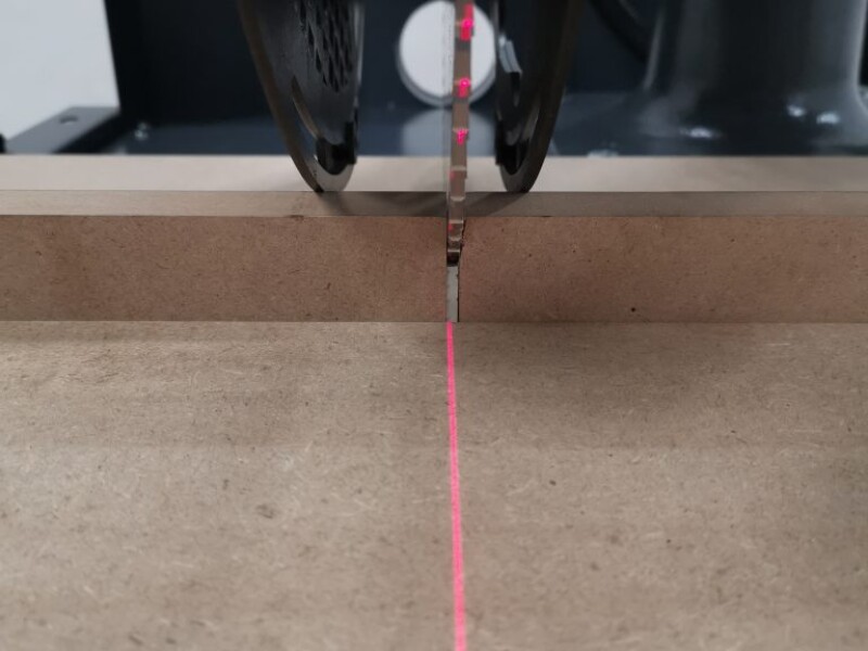 laser-line-768x1024